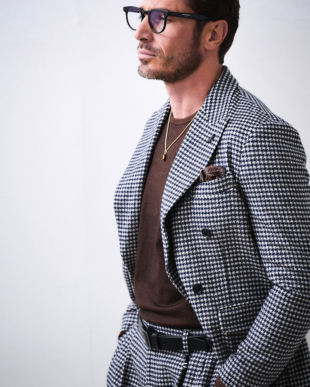 ・ 2026 AUTUMN / WINTER 新しい季節に。 クラシックをベースにしながら、 今の気分を感じさせるシルエットと、 深みのあるカラーリング。 品よく、軽やかに。 そして、どこか色気のある佇まいへ。 これまでのGALLIPOLI