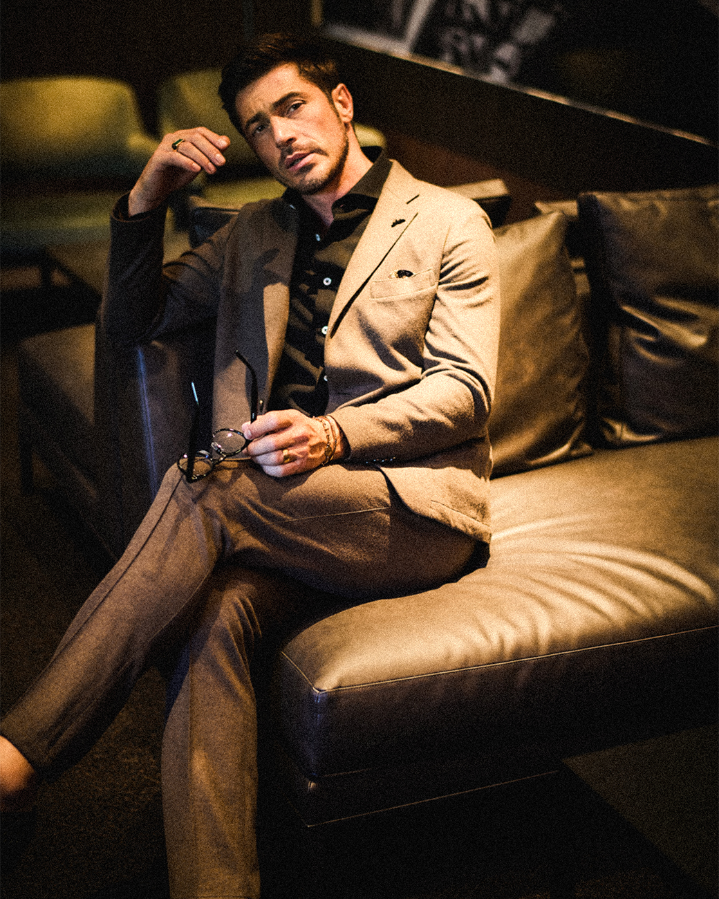 ・ 2026 AUTUMN / WINTER 新しい季節に。 クラシックをベースにしながら、 今の気分を感じさせるシルエットと、 深みのあるカラーリング。 品よく、軽やかに。 そして、どこか色気のある佇まいへ。 これまでのGALLIPOLI